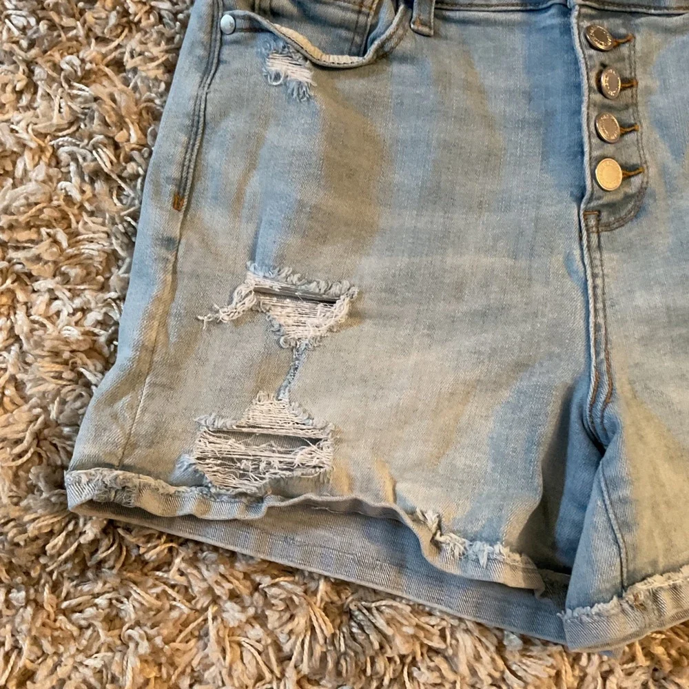 Judy Blue High Rise Distressed Button Fly‎ Denim Shorts Light Wash Women Large